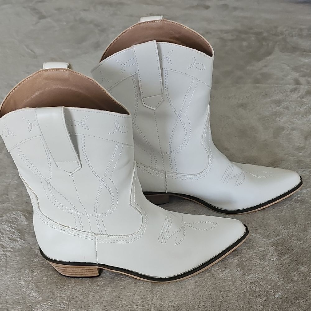 White Women's Western Cowboy Boots - Size 8